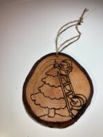 Boule de Noël en rondin de bois gravé – Image 8