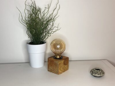 Lampe cube en bois