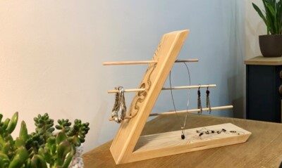 Porte-bijoux en bois