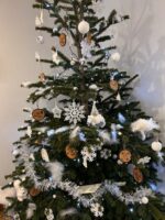 Boule de Noël en rondin de bois gravé – Image 2