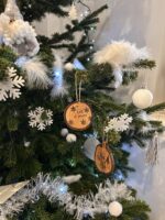 Boule de Noël en rondin de bois gravé