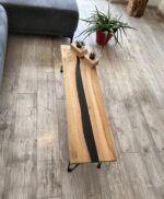 Table basse rivière d'époxy noir – Image 3