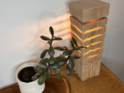 Lampe à poser en bois tranché et tiges en bois