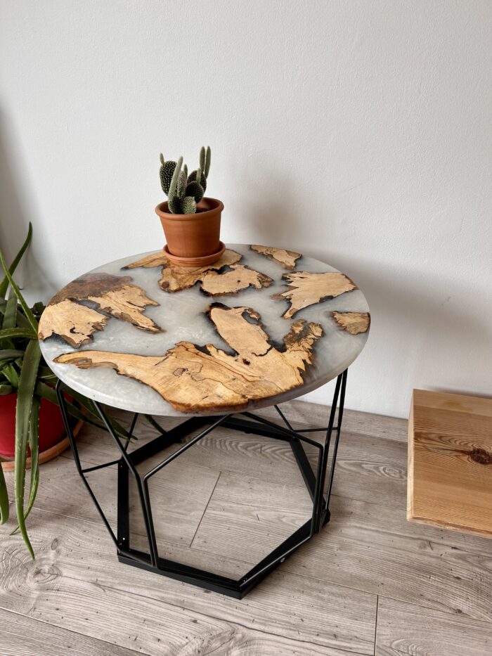Table basse bois et résine d'époxy – Image 2