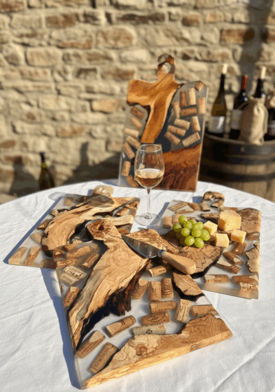 Planche à tapas en résine et bois avec bouchons