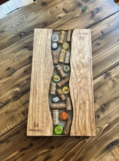 Planche décorative en bois et résine – Bouchons de vin & capsules – Pièce artisanale unique