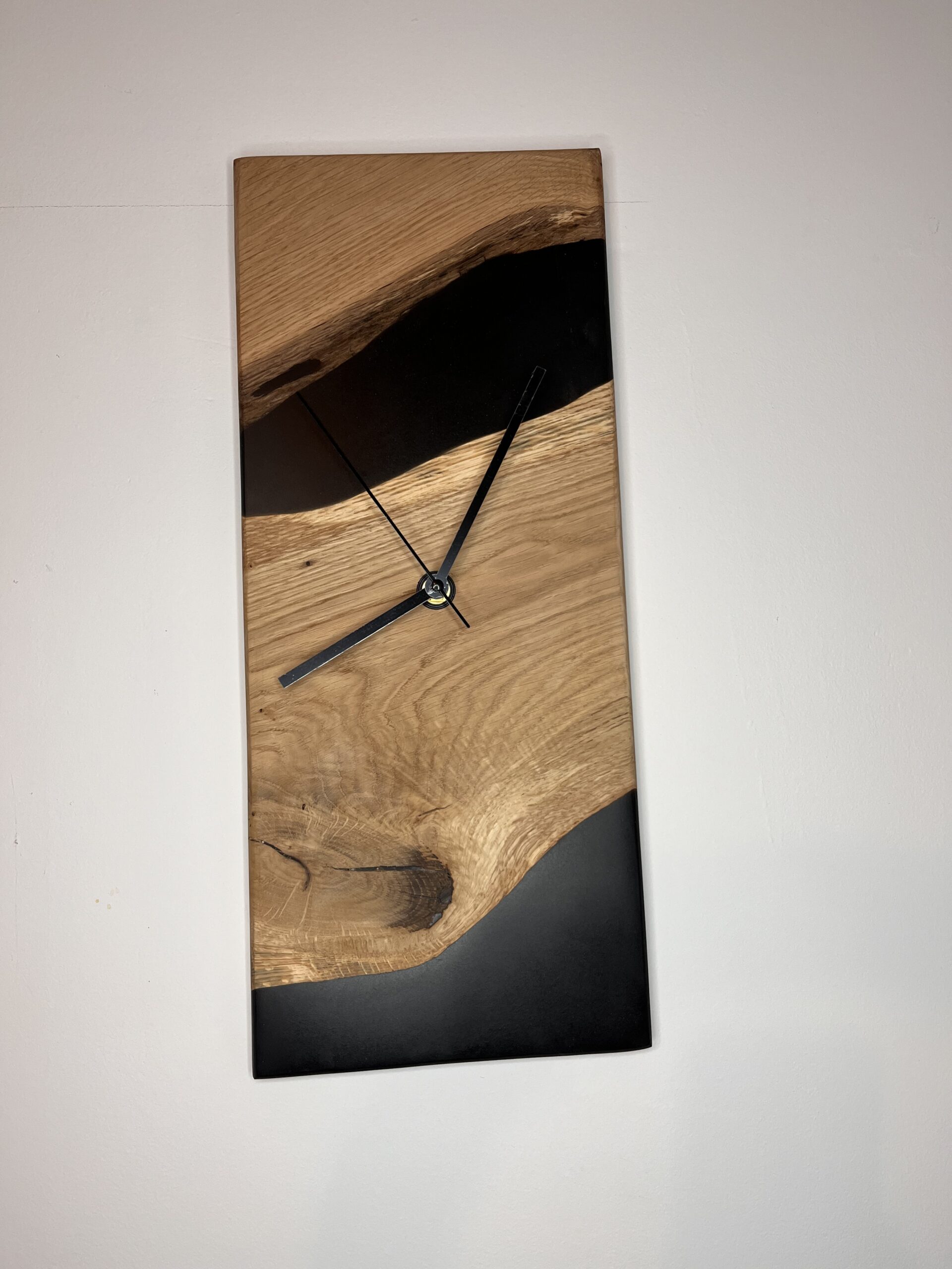 Horloge murale en bois et résine – Pièce artisanale unique – Image 6