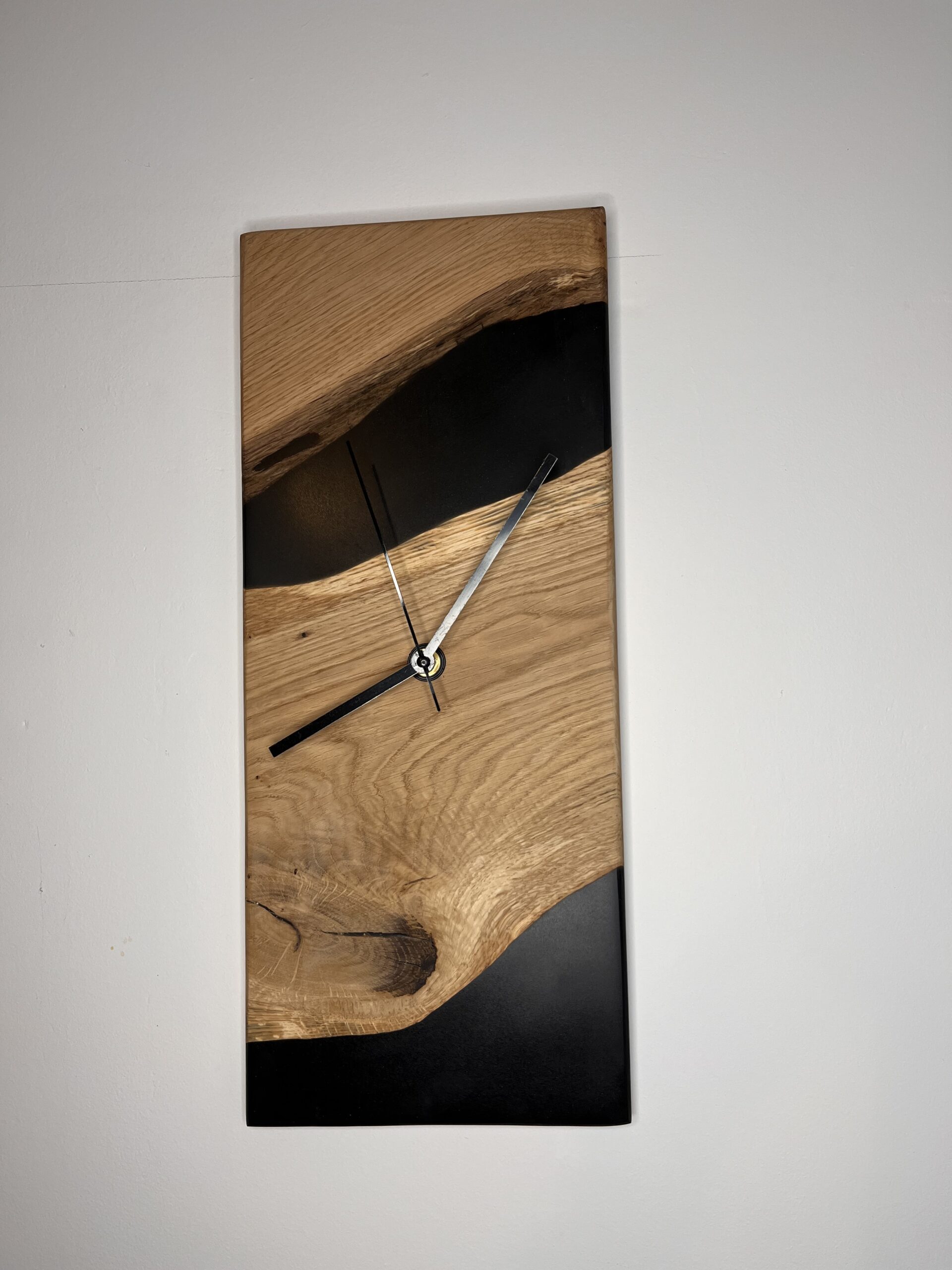 Horloge murale en bois et résine – Pièce artisanale unique – Image 5